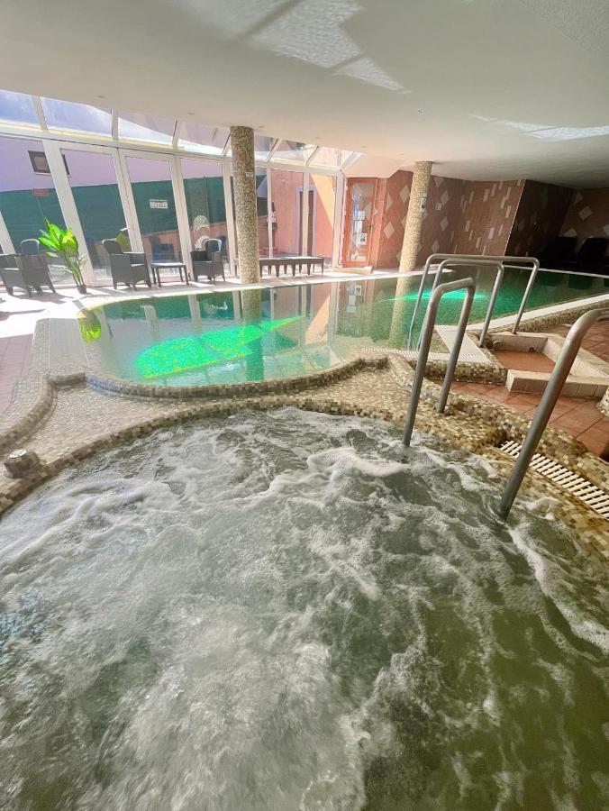 Fonix Wellness *** 1 A Epulet Panzió Hévíz Kültér fotó